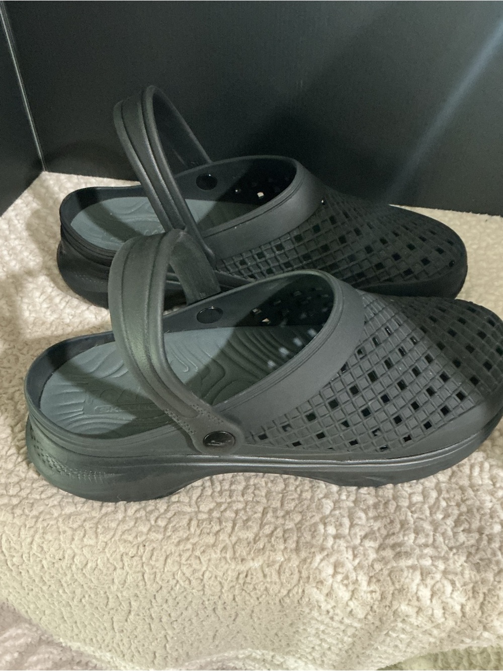 Skechers Men's Black Vented Slip-On Clogs